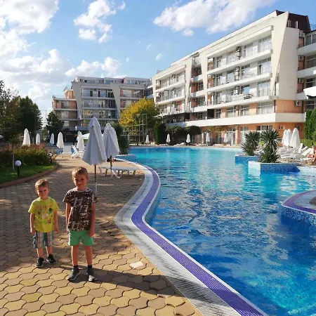 Daisy Grand Kamelia Sluneční pobřeží