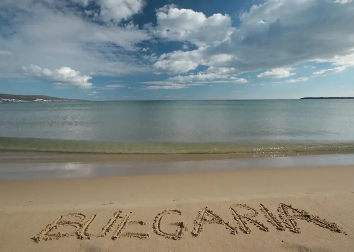 Daisy Grand Kamelia アパート サニービーチ