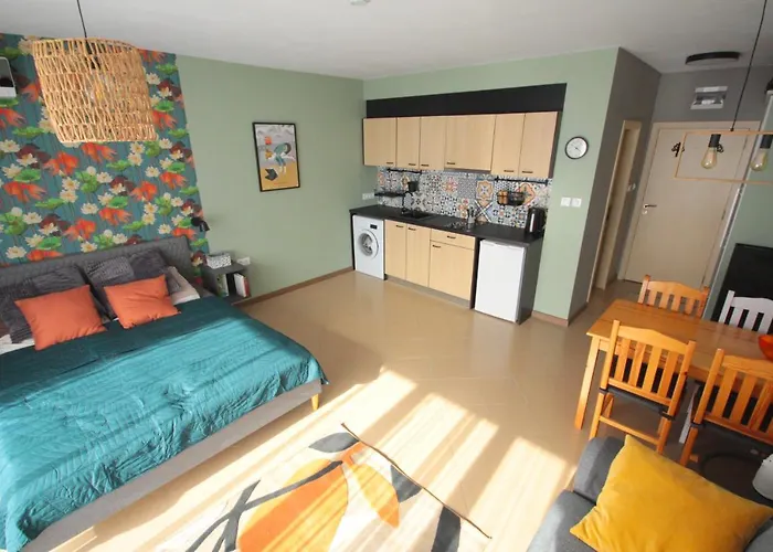 Daisy Grand Kamelia アパート *